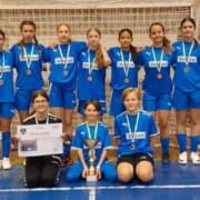 „Bronze-Erfolg: Unsere Schule sichert sich den 3. Platz bei der Hallenfußballmeisterschaft“
