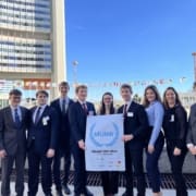SchülerInnen nehmen an Modell-UNO-Konferenz in der UNO-City teil